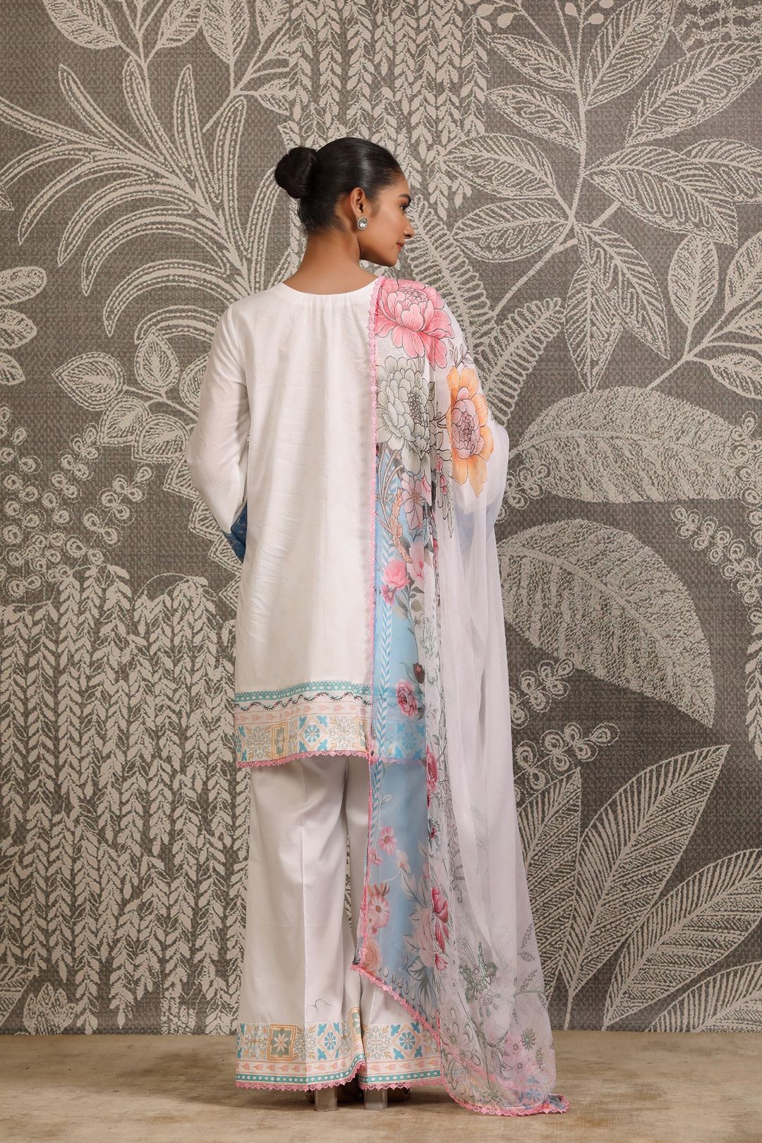 FLORAL POISE