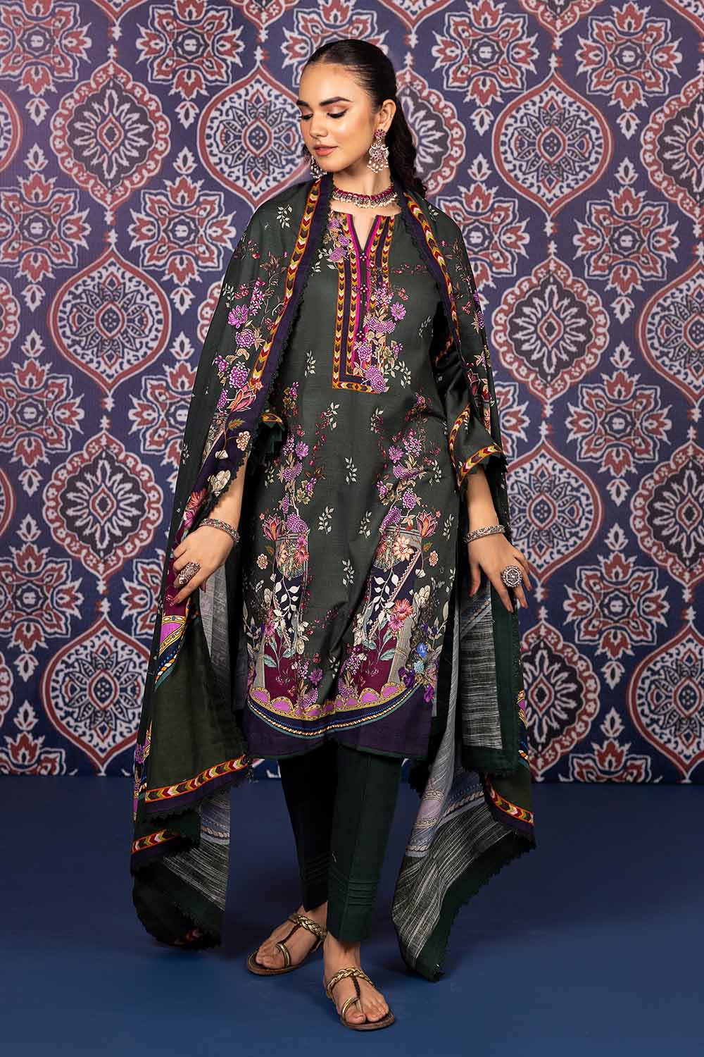 3PC Khaddar Printed Unstitched Suit K-32012