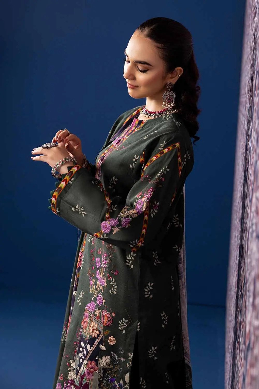3PC Khaddar Printed Unstitched Suit K-32012