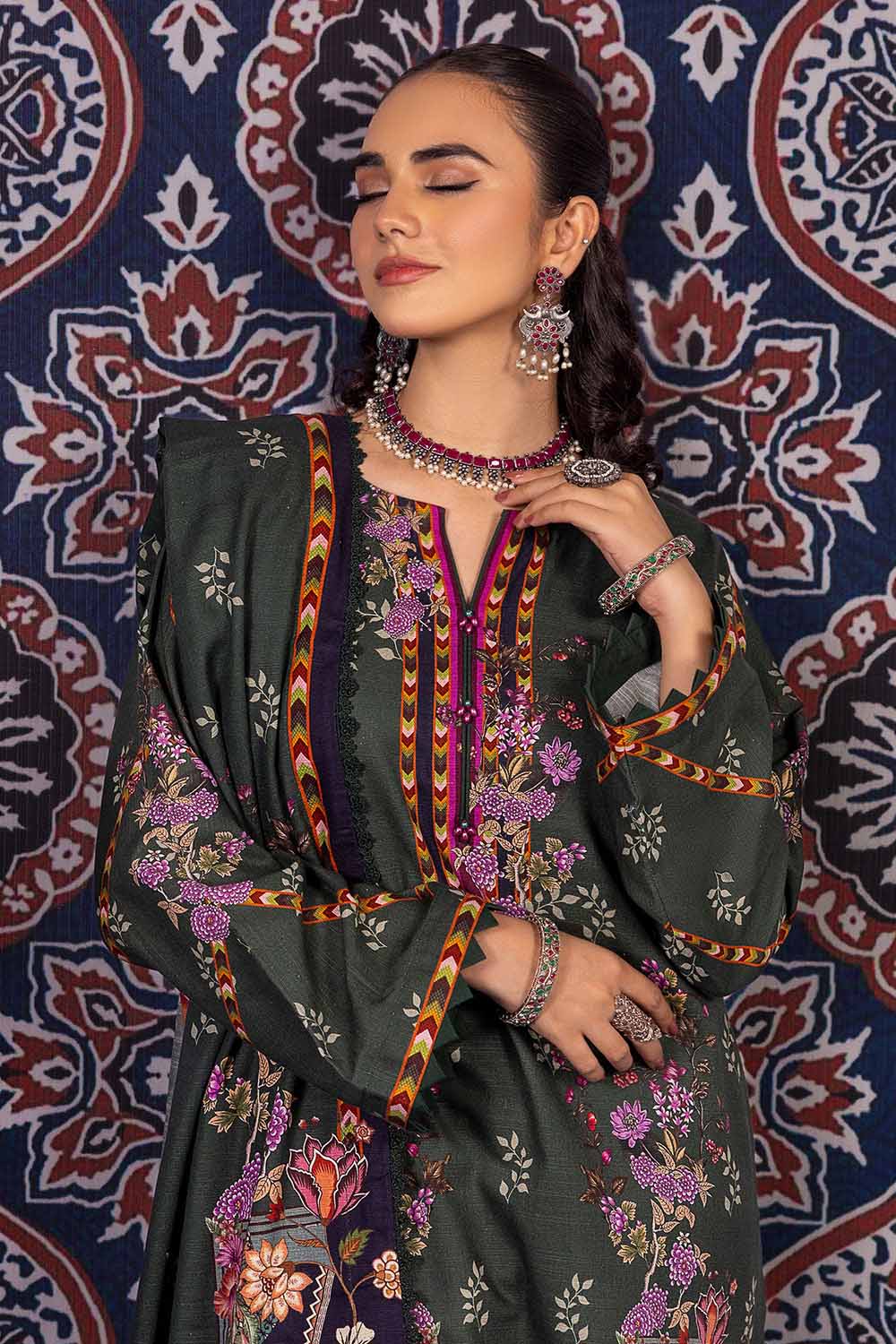 3PC Khaddar Printed Unstitched Suit K-32012