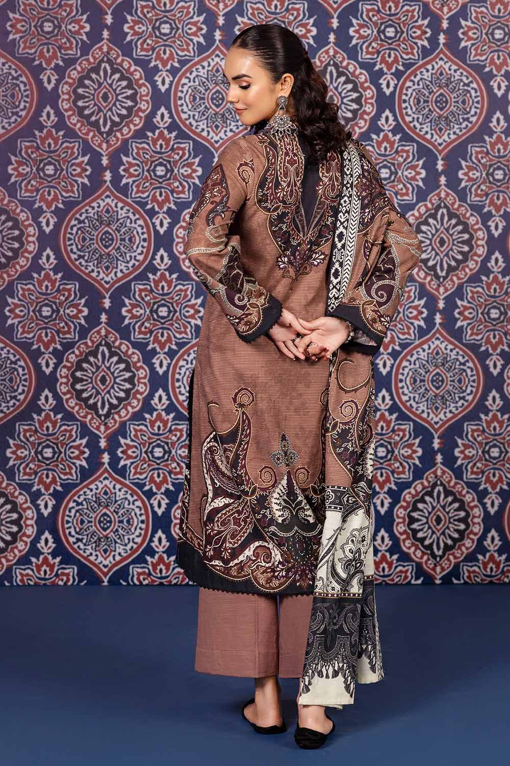 3PC Khaddar Printed Unstitched Suit K-32028