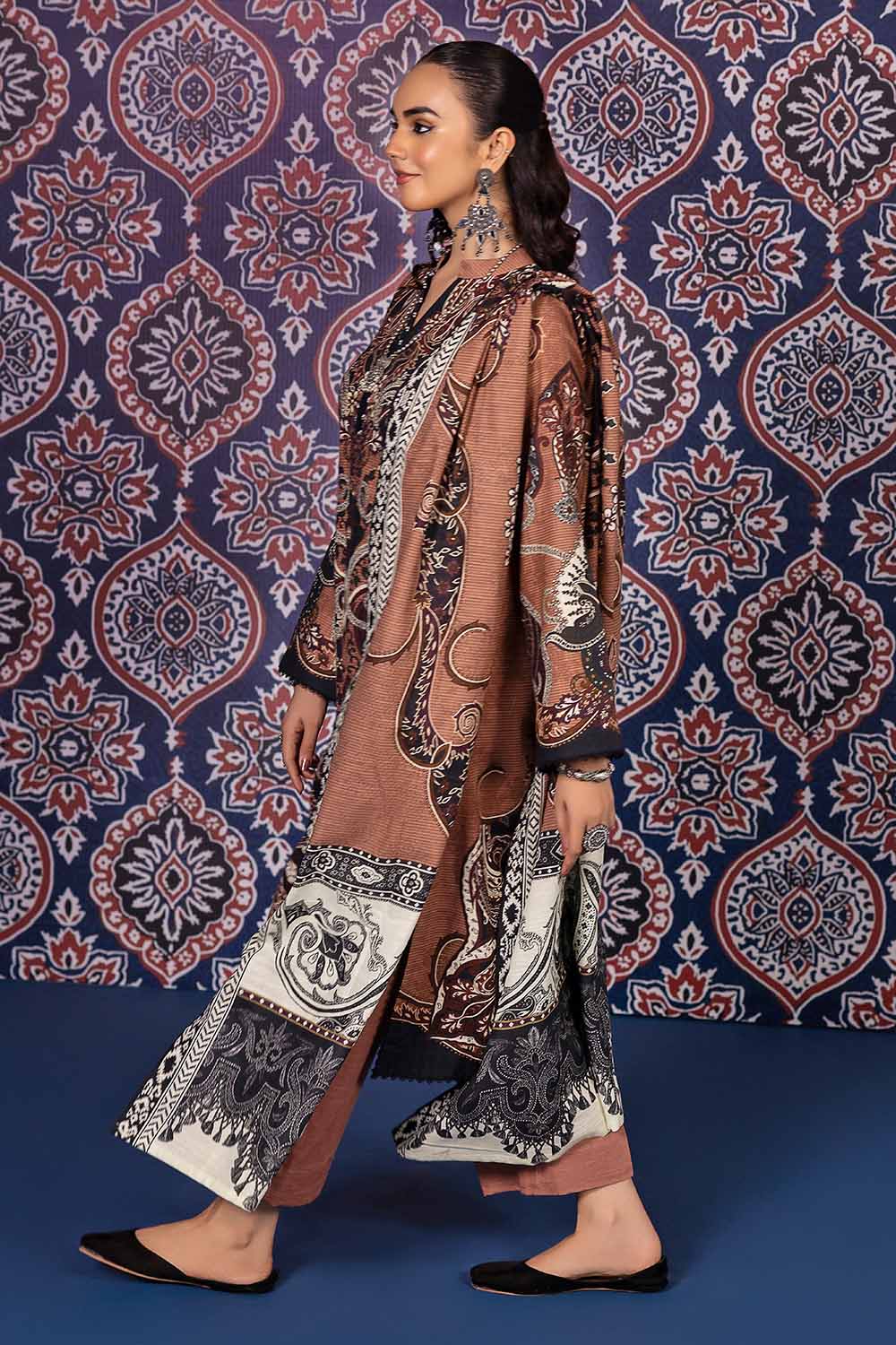 3PC Khaddar Printed Unstitched Suit K-32028